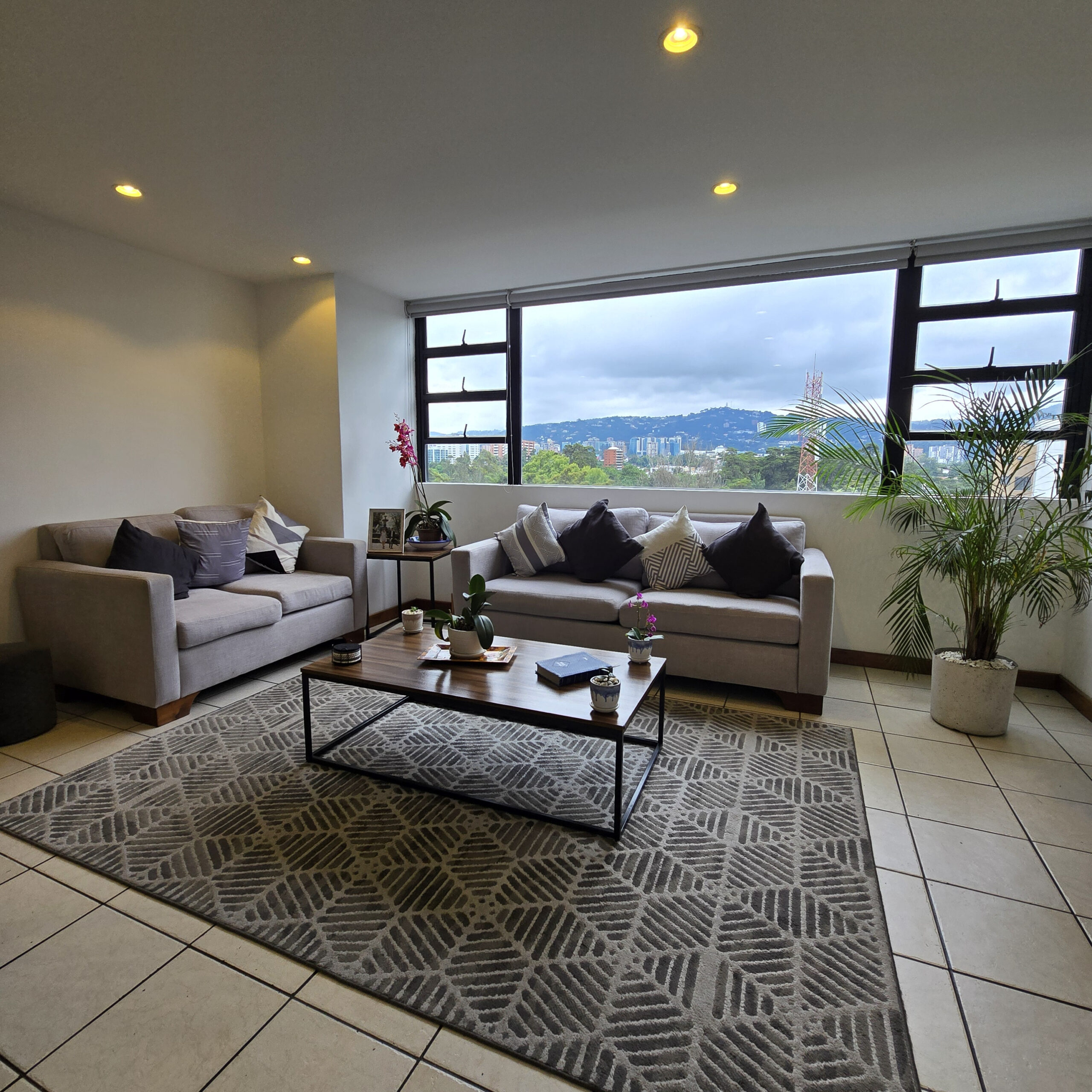 En Venta – Tu Nuevo Apartamento Amueblado En Zona 14 Te Está Esperando.