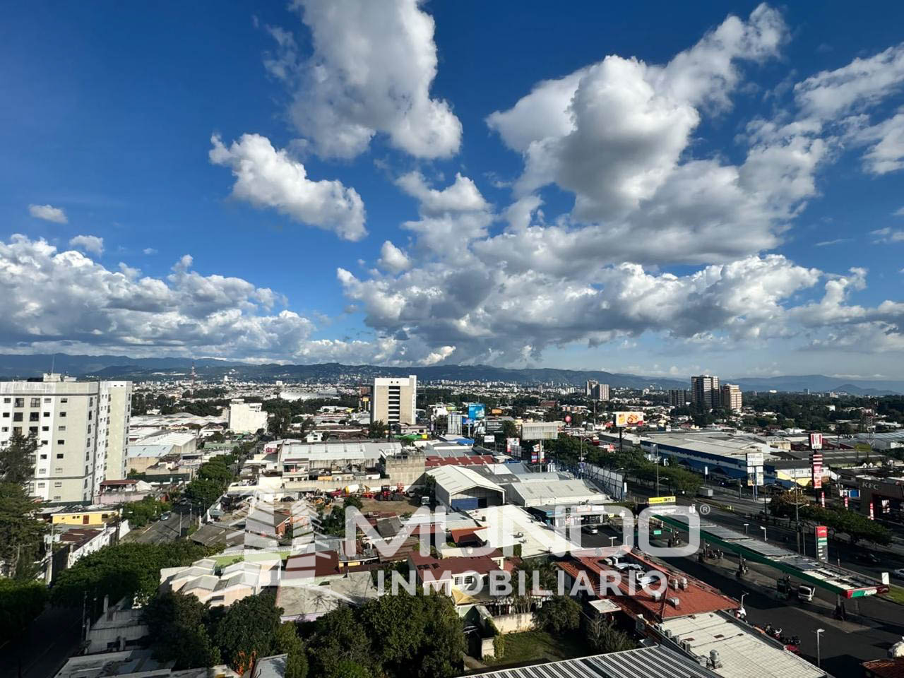 Apartamento En Renta En Colonia Toledo Zona 7 - Miniatura 3